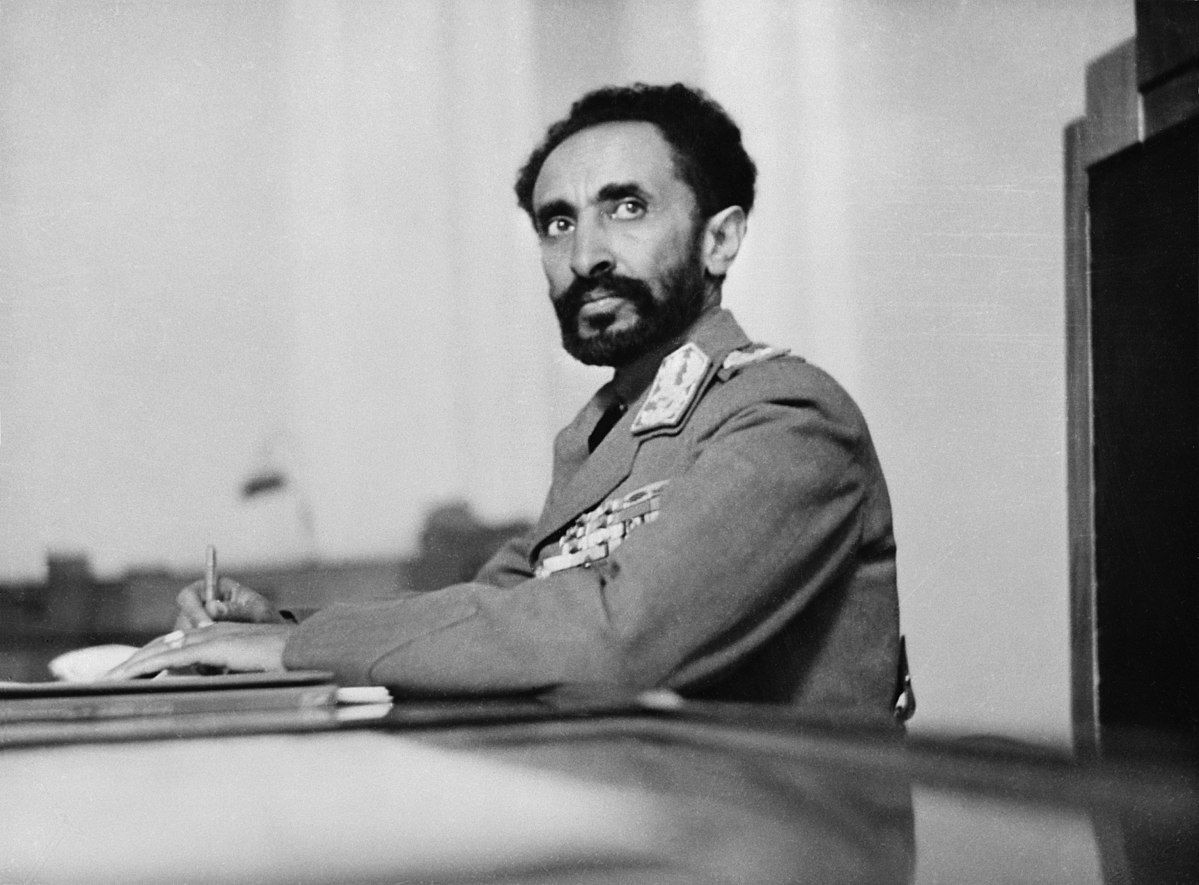 Haile Selassie al seu despatx al palau d'Addis Abeba, la capital d'Etiòpia, el 1930